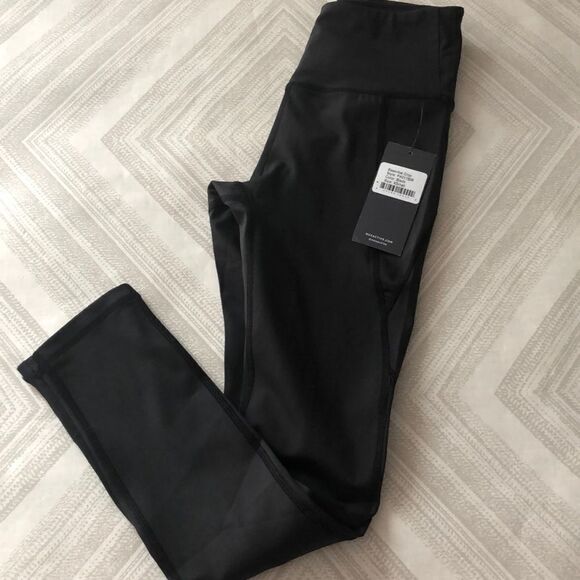 Nux Women’s Black Essential Cropped Leggings - Picture 1 of 7